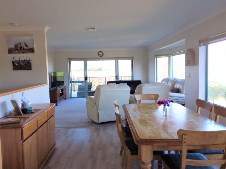 Tuis Nest Bowentown Holiday Home Bachcare NZ