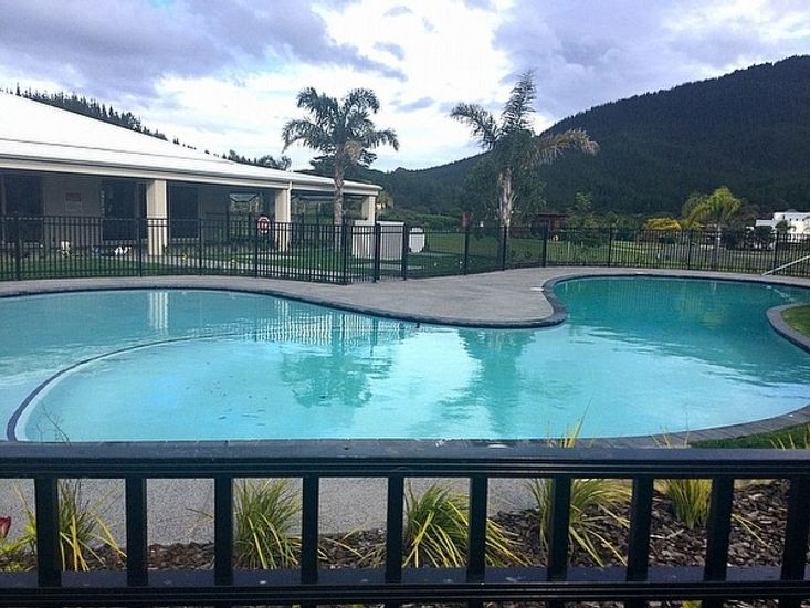 Putt it at Pauanui - Swimming Pool - shared facility