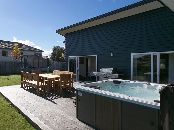 taupo accommodation with hot pool
