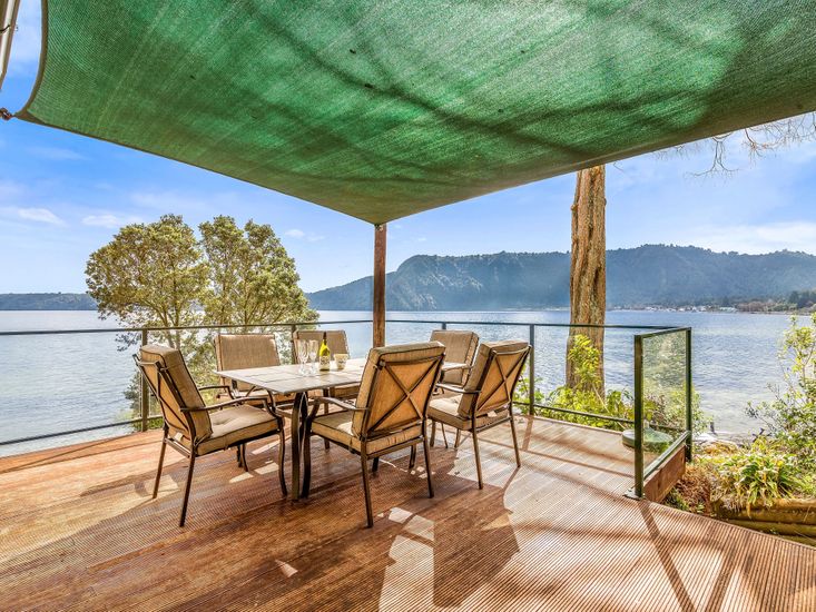 Lakefront Sublime Lake Rotoiti Holiday Home Bachcare NZ