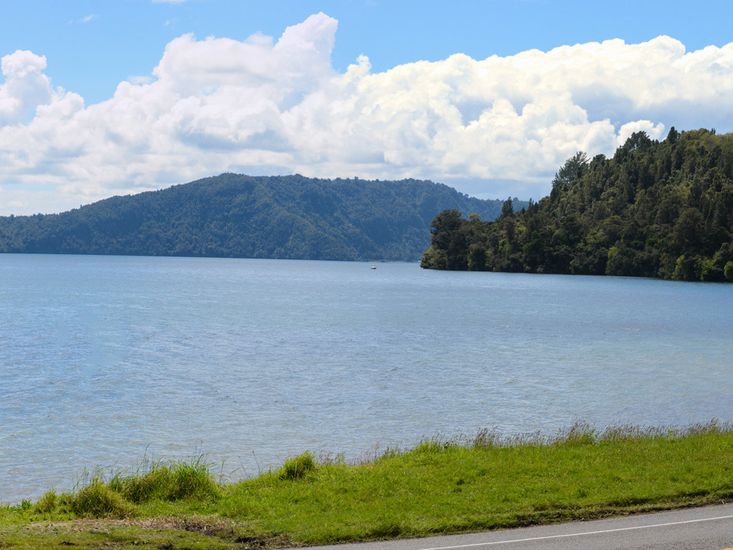 Relax Lakeside Lake Rotoiti Bach Bachcare NZ