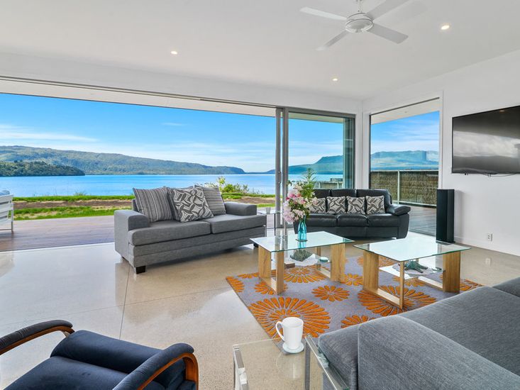 Contemporary open living area, seamlessly connected to the breathtaking vies of the lake