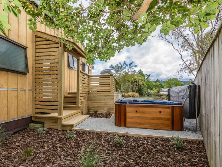 Holiday Homes with Jacuzzi