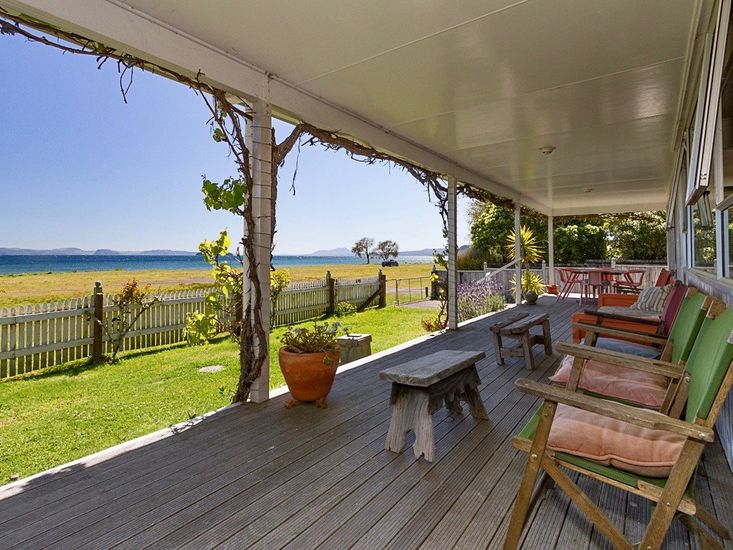 Taupo Lakefront Holiday Home