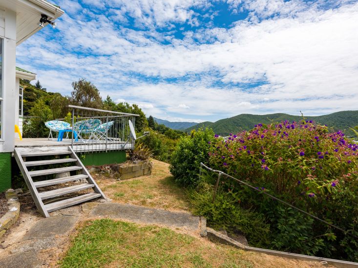 Tirohanga Wai Waikawa Holiday Home Bachcare NZ