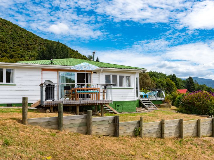 Tirohanga Wai - Waikawa Holiday Home