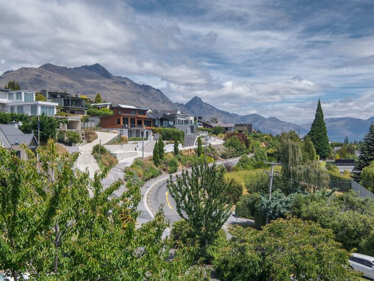 The Lakehouse - Queenstown Holiday Home