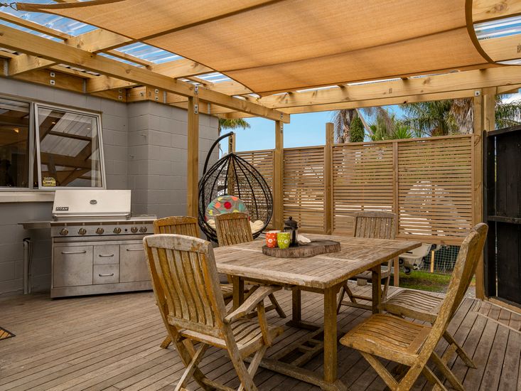 Rear sheltered outdoor BBQ deck