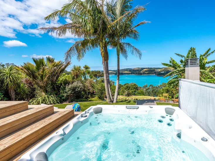 Holiday Homes that has a Jacuzzi