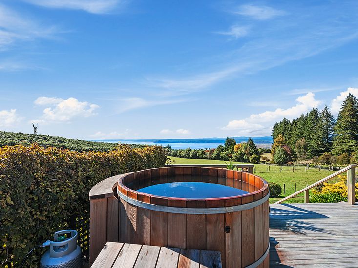 Taupo accommodation with hot pool