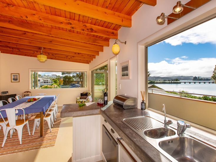 Waterfront Bach Raglan Bach Bachcare NZ