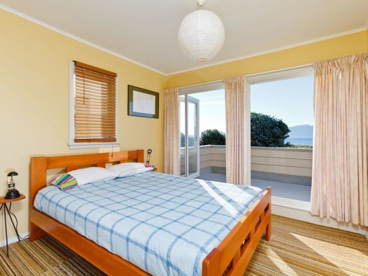 Master bedroom - Opens out onto the balcony and views!