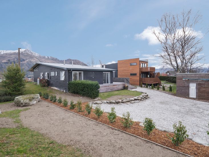 that wanaka tree holiday home