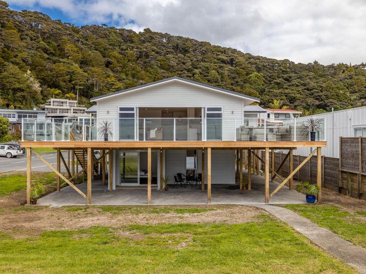 Waterfront Beach House Paihia Holiday Home Bachcare NZ