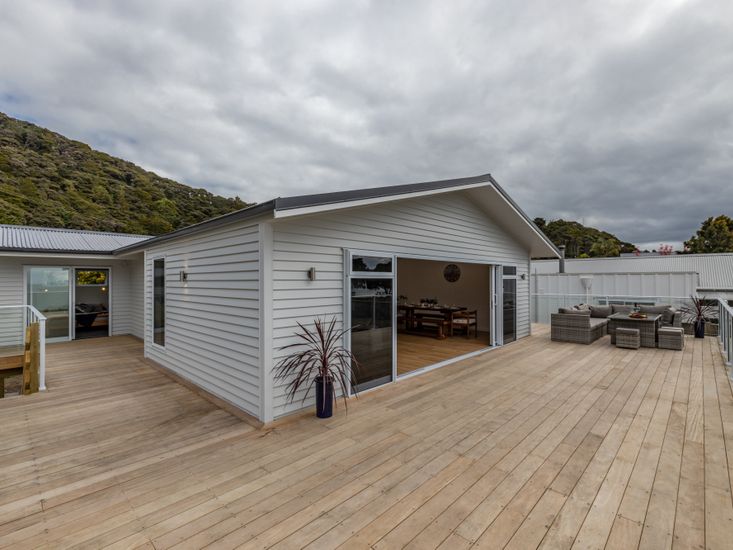 Waterfront Beach House Paihia Holiday Home Bachcare NZ