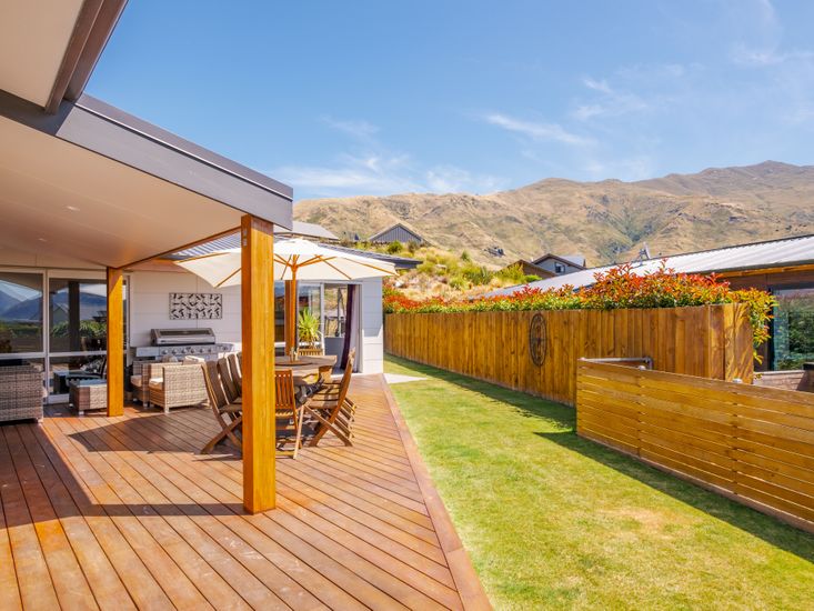 Lakeside Luxury Wanaka Holiday Home Bachcare NZ