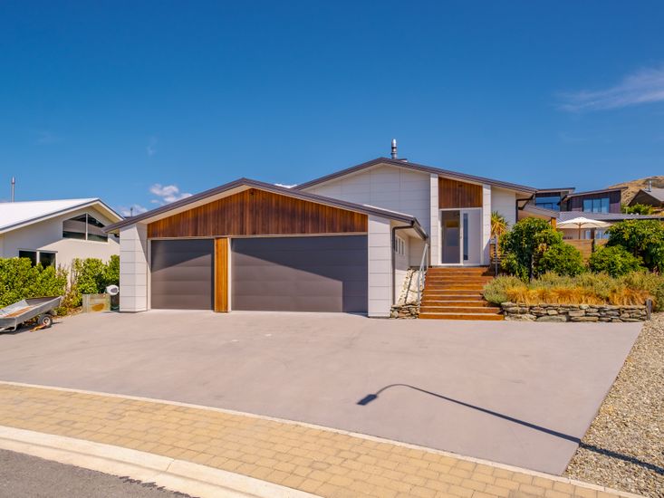 Lakeside Luxury Wanaka Holiday Home Bachcare NZ