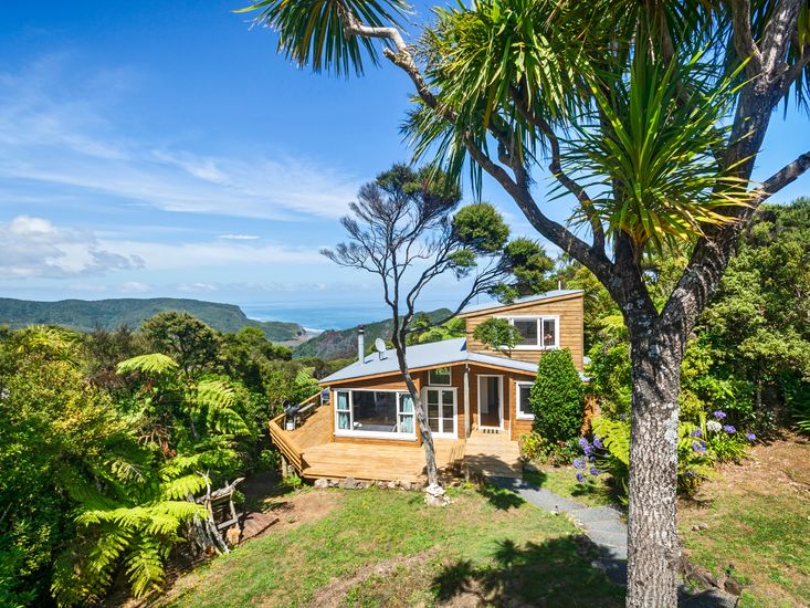 Piha Holiday Homes Bach Accommodation To Rent Bachcare Nz