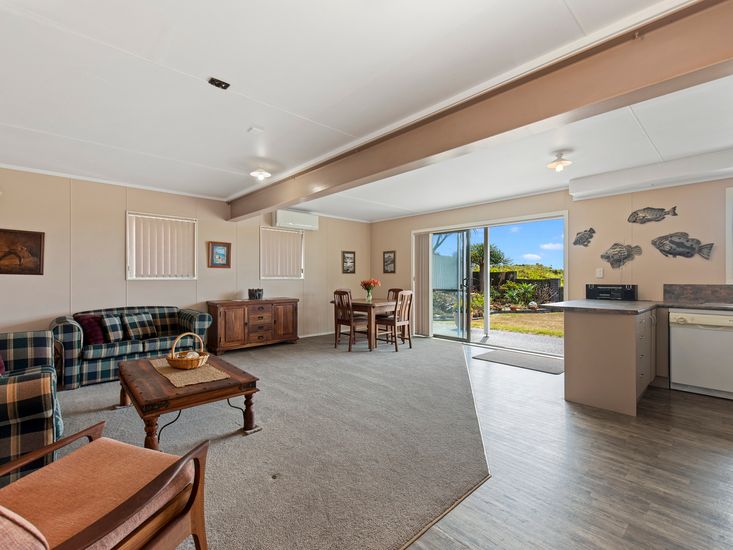 Oceanside Bach Mount Maunganui Holiday Home Bachcare NZ