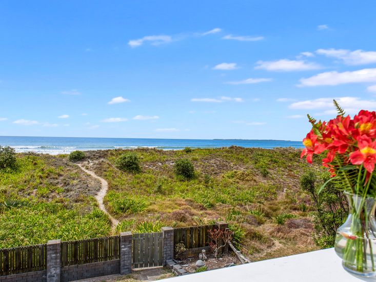 Oceanside Bach Mount Maunganui Holiday Home Bachcare NZ