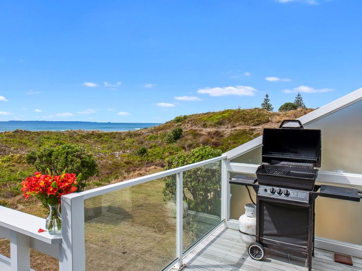 Oceanside Bach Mount Maunganui Holiday Home Bachcare NZ