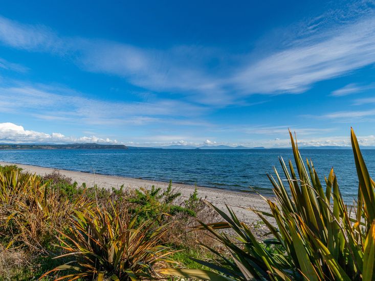 5 Mile Bay Taupo Bachcare