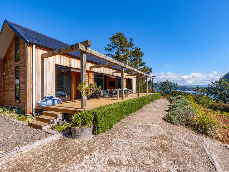 The Waikato Lookout Whakamaru Holiday Home Bachcare NZ