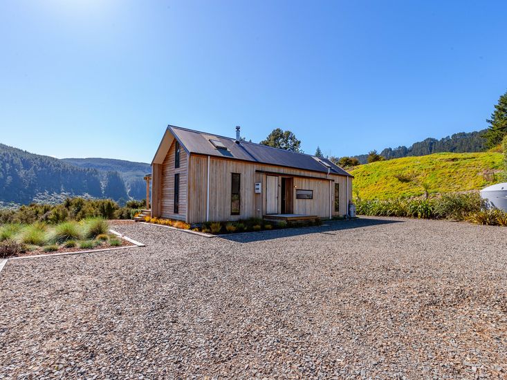 The Waikato Lookout Whakamaru Holiday Home Bachcare NZ