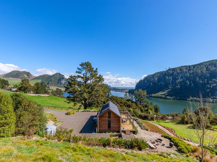 The Waikato Lookout Whakamaru Holiday Home Bachcare NZ