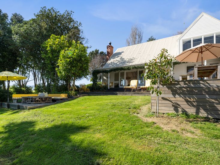 The House The Lodge Te Horo Bachcare NZ