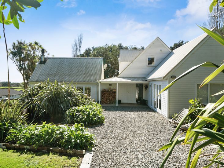 The House The Lodge Te Horo Bachcare NZ