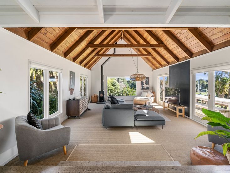 The House The Lodge Te Horo Bachcare NZ