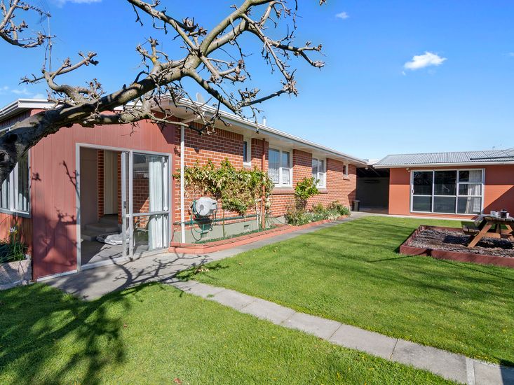 The Red House Blenheim Holiday Home Bachcare Nz The Red House Blenheim Holiday Home Bachcare Nz