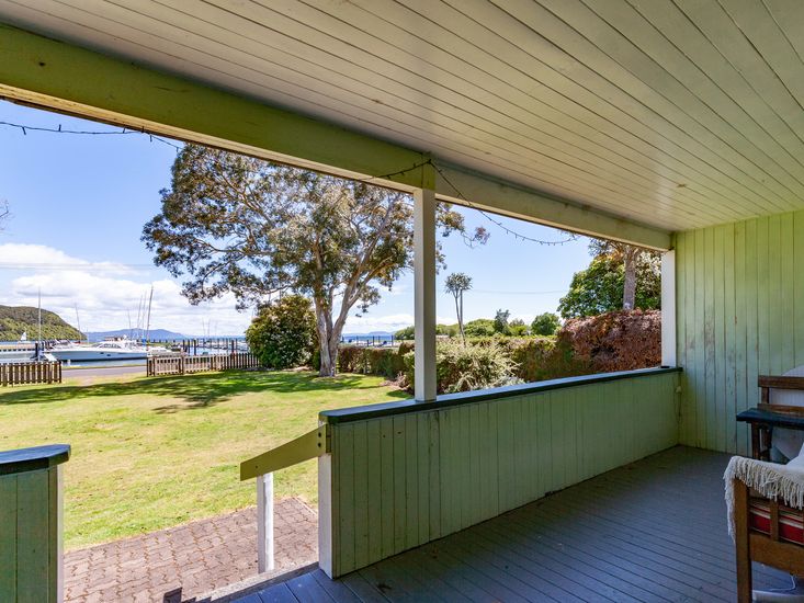 holiday homes gisborne wainui beach