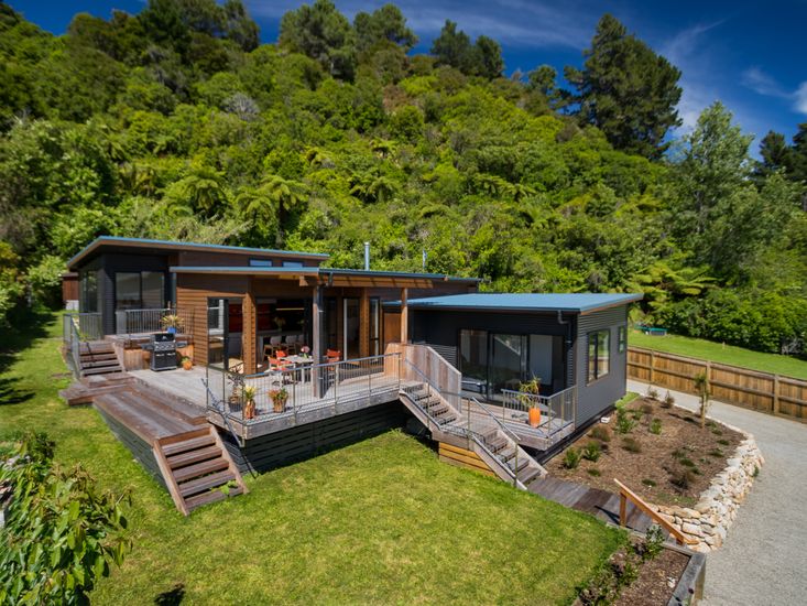 Ahuru Mowai Marahau Holiday Home Bachcare NZ