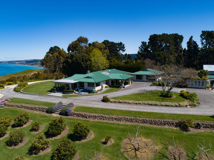 luxury holiday home in the hawkes bay