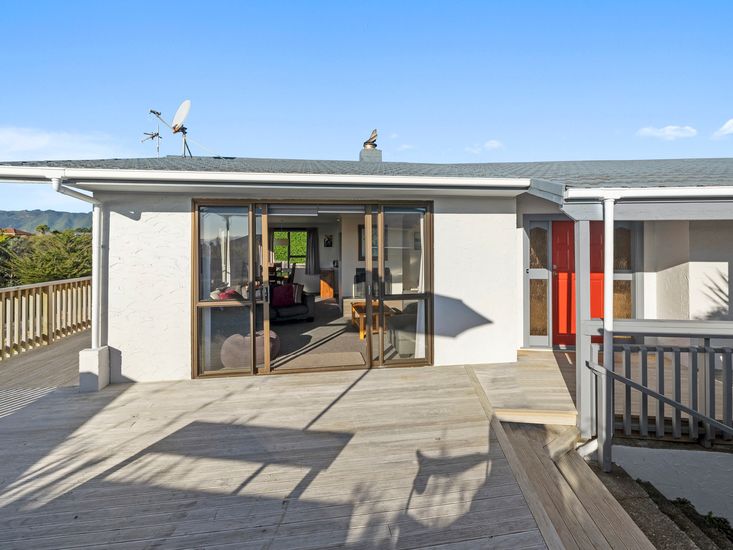 Kapiti Views Waikanae Beach Holiday Home Bachcare NZ