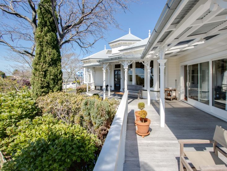 luxury bach in the hawkes bay