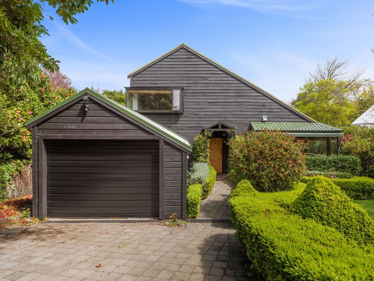 Garden Grove Taupō Holiday Home Bachcare NZ