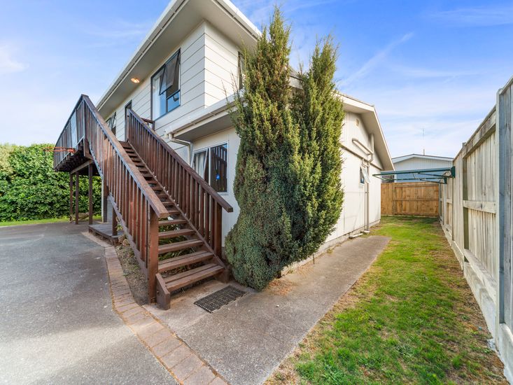 Rainbow Lake House Lake Taupō Holiday Home Bachcare NZ