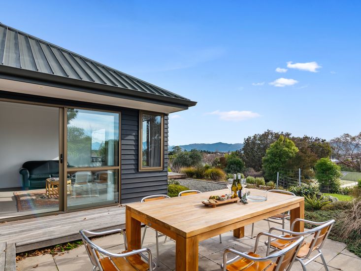 Views over Blenheim Blenheim Holiday Home Bachcare NZ