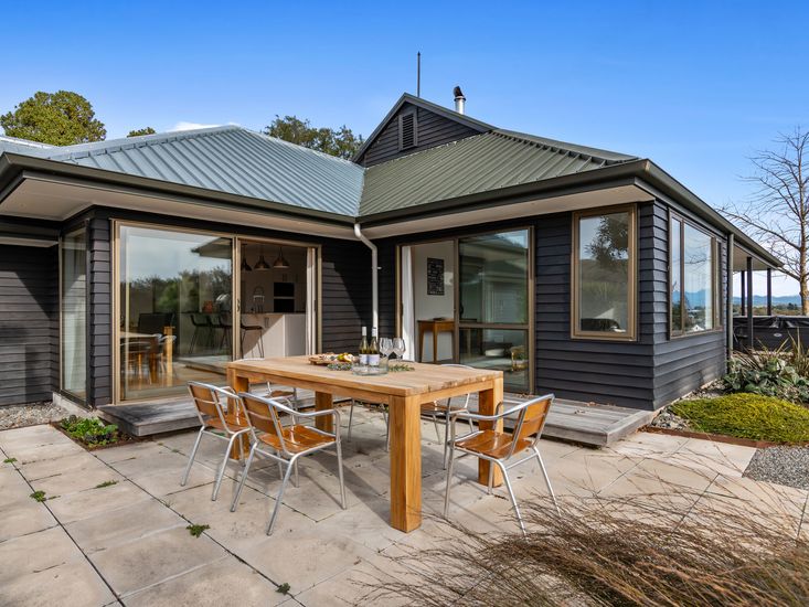 Views over Blenheim Blenheim Holiday Home Bachcare NZ