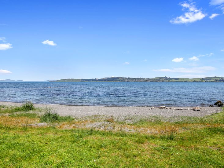 Radiant Rainbow Point Taupo Holiday Home Bachcare NZ