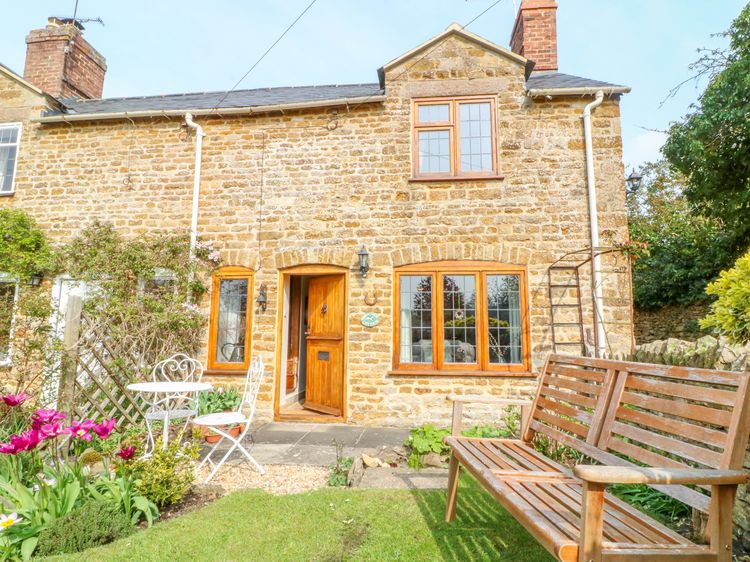 Horseshoe Cottage Hook Norton Self Catering Holiday Cottage