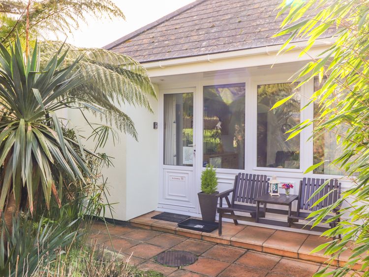 Lighthouse Praa Sands Pengersick Self Catering Holiday Cottage