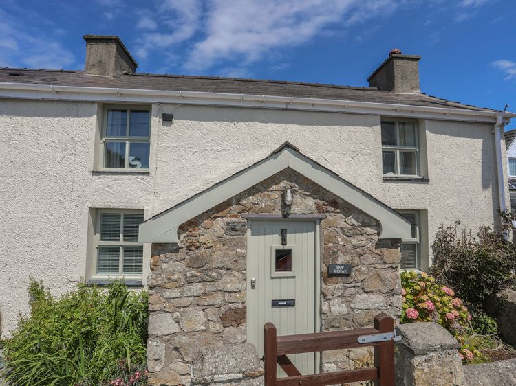 Siop Uchaf Bodorgan Coed Llywelyn Self Catering Holiday Cottage