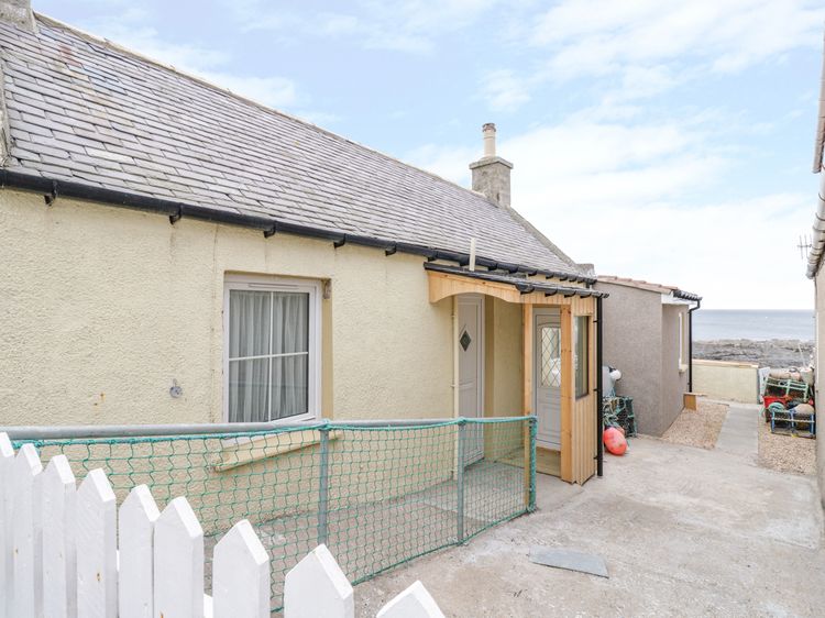 Seatown Cottage Rosehearty Bay Of Lochielair Self Catering Holiday Cottage