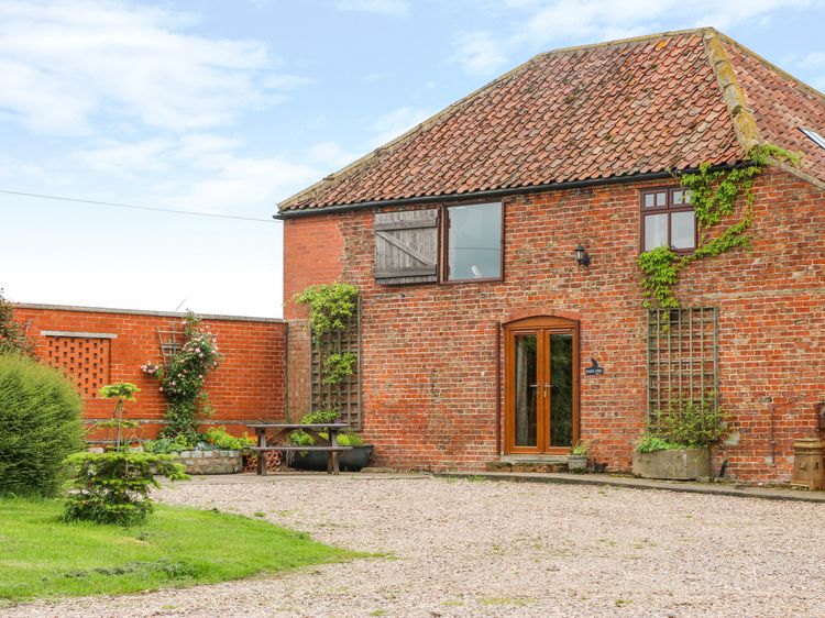 Barn Owl Louth Austen Fen Self Catering Holiday Cottage