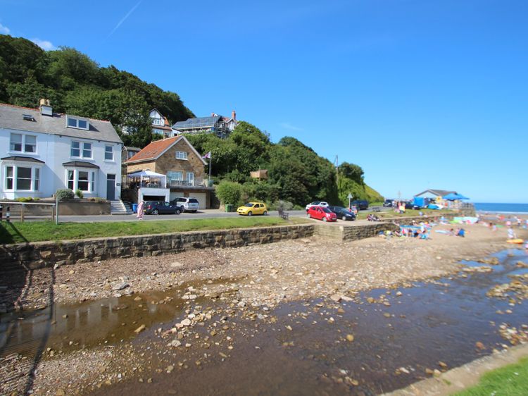 Quayside Whitby Mulgrave Cottage North York Moors And Coast