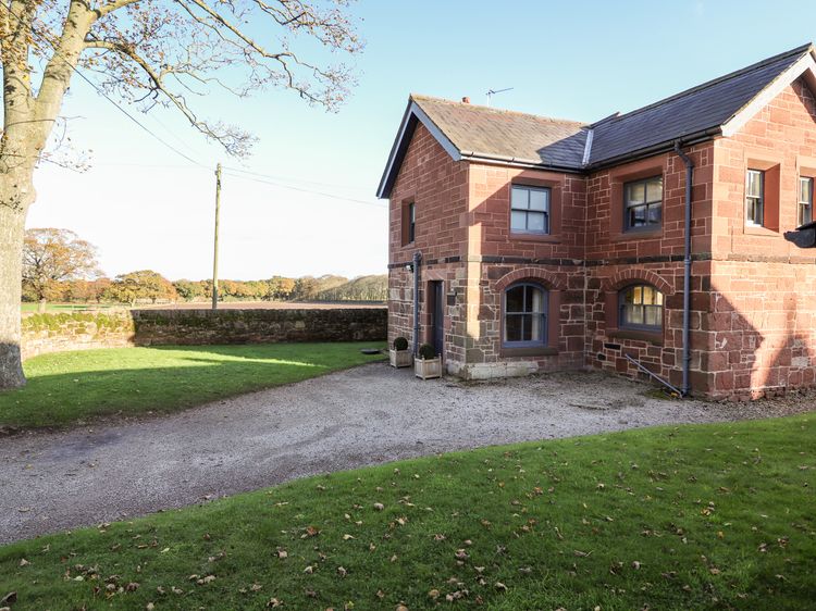 Grooms Cottage Heswall Thornton Manor Self Catering Holiday